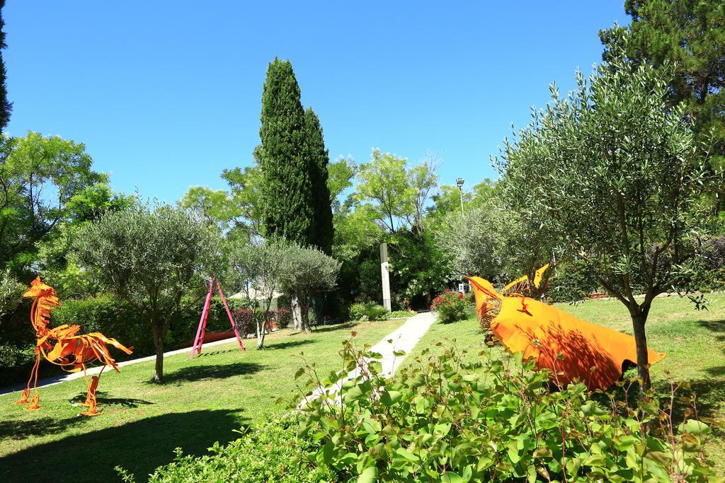 Kyriad Aix-En-Provence Mas Des Oliviers Exterior foto